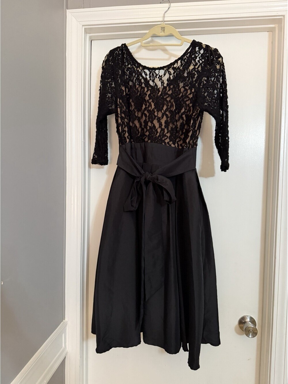 S L Fashions Black Lace Dress Size 14 Elegant Evening Formal Stretch 40"L